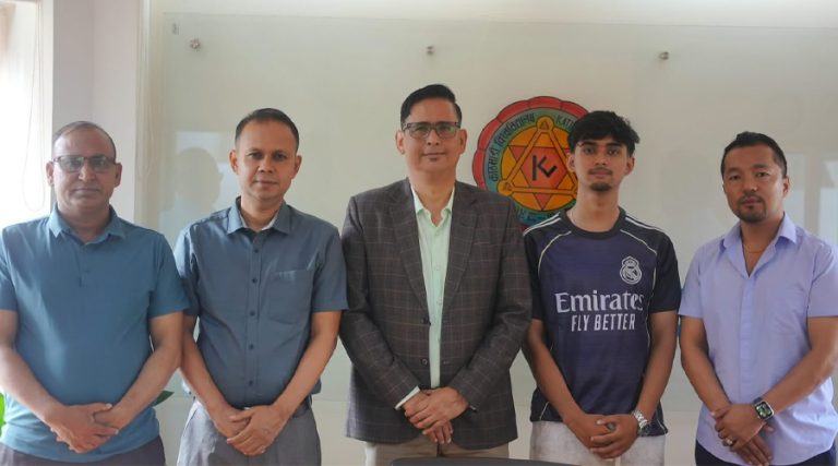 जेनजी घाइते गौतमलाई केयूले पूर्ण छात्रवृत्तिमा पढाउने