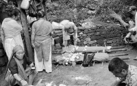 बाढीमा बेपत्ता तीन दाजुभाइको कुशको शव बनाएर सामूहिक अन्त्येष्टि