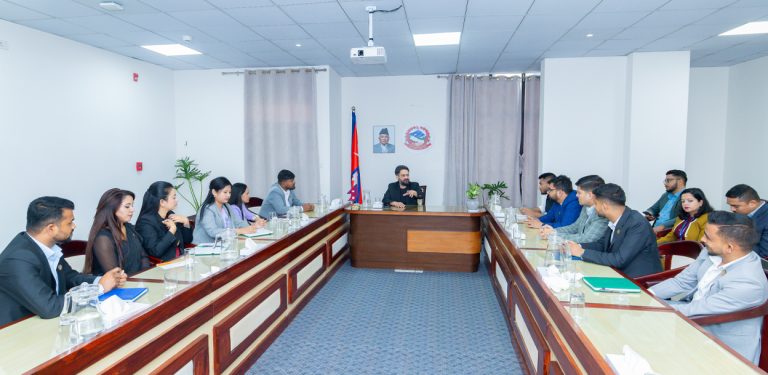 बालेनले जेनजी सांसदलाई सोधे : संसद् बैठक पुरानै ढर्राको भयो, नयाँपन ल्याएको खै ?