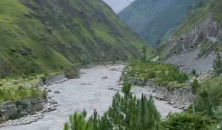 पहिरो पन्छाएसँगै भेरी करिडोर सडक सञ्चालनमा 