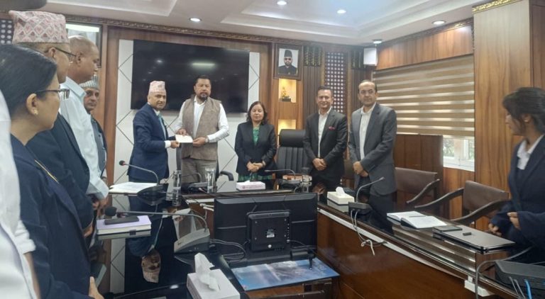 विद्युत् नियमन आयोगले दैवी प्रकोप उद्धार कोषमा दियो एक करोड