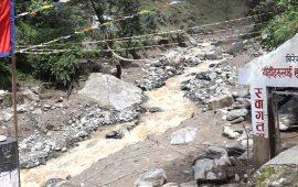 बाजुराको वीरेखोलामा बाढी, २३ परिवार विस्थापित