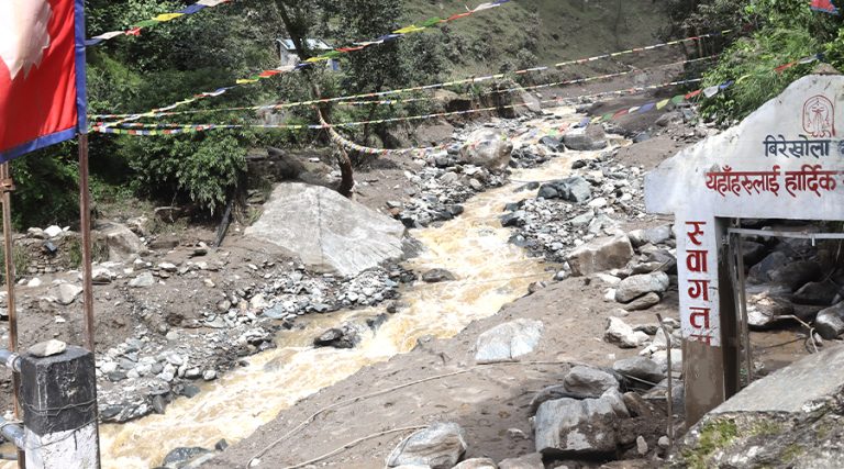 बाजुराको वीरेखोलामा बाढी, २३ परिवार विस्थापित