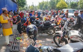 विश्वकर्मा पूजा : भद्रकाली मन्दिरमा सवारीसाधन पूजा गर्नेको भिड (तस्वीरहरू)