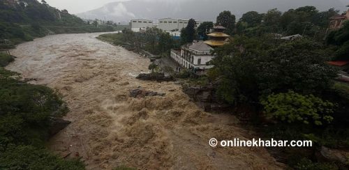 चोभारमा उर्लिएको बागमती (फोटो फिचर)