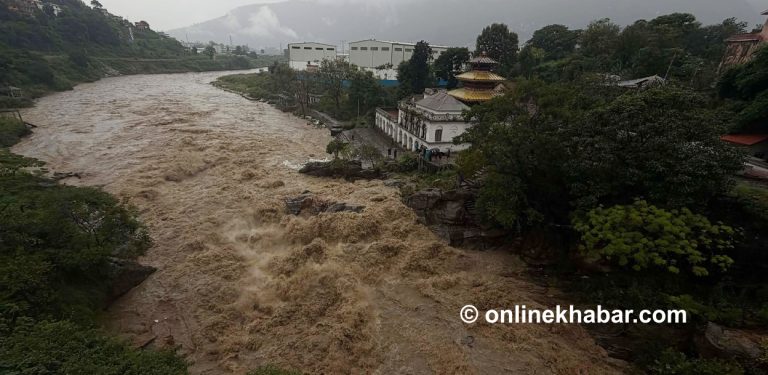 चोभारमा उर्लिएको बागमती (फोटो फिचर)