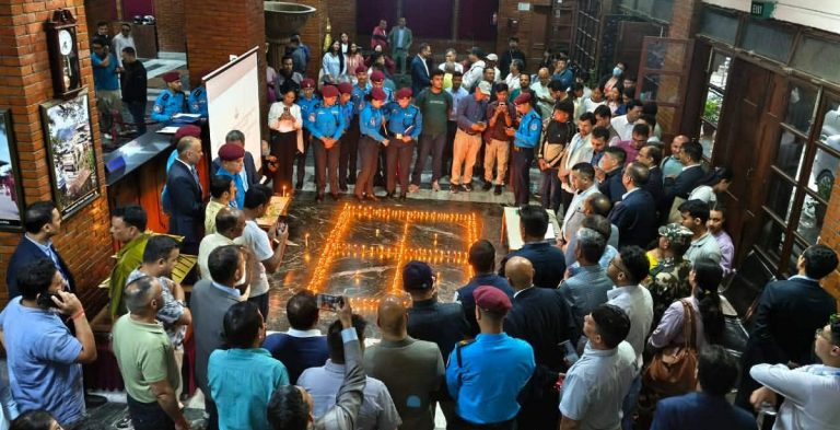 बाढीले ज्यान गुमाएकाप्रति श्रद्धाञ्‍जली अर्पण गर्दै पर्यटन बोर्डमा दीप प्रज्ज्वलन