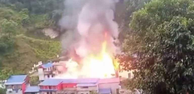 ताप्लेजुङको दोभान बजारमा आगलागी