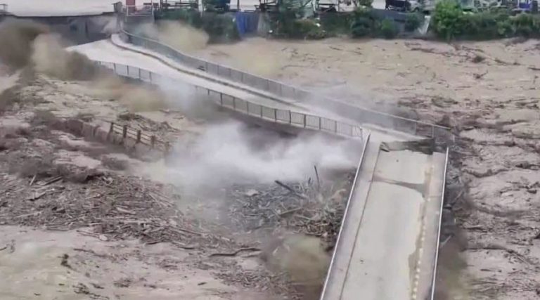 धादिङको फुर्केखोलामा बेलिब्रिज राख्नेबारे चिनियाँ विशेषज्ञसँग परामर्श : सडक विभाग