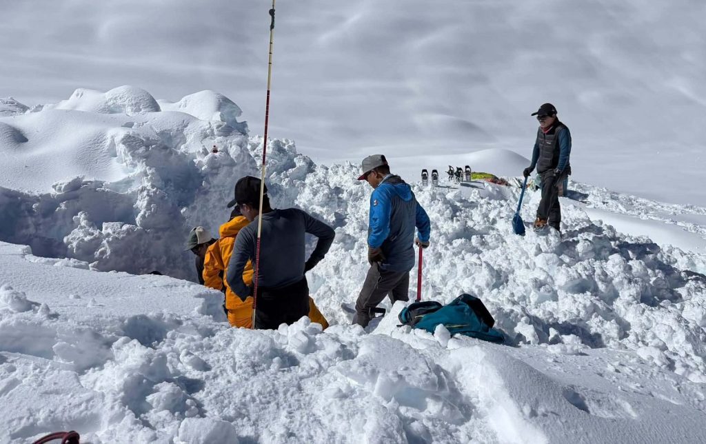 हिमलुङ हिमपहिरोमा हराएकाको खोजी कार्य अस्थायी रुपमा स्थगित