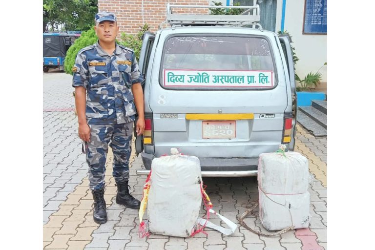 अस्पतालको भ्यानबाट ६० किलो गाँजा बरामद, चालक फरार