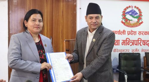 कर्णालीका मुख्यमन्त्रीले मन्त्रीहरूसँग  गरे कार्यसम्पादन सम्झौता
