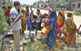 आँगनमै चापाकल, पानी छैन : २०० परिवार एउटै सबमर्सिबल पम्पको भरमा