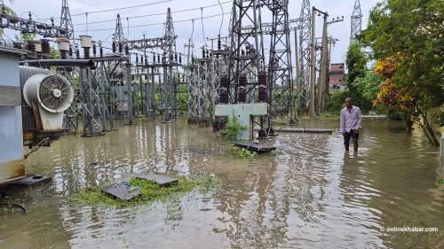 मलंगवा सबस्टेसनमा पानी पसेपछि १० पालिकामा विद्युत् अवरुद्ध