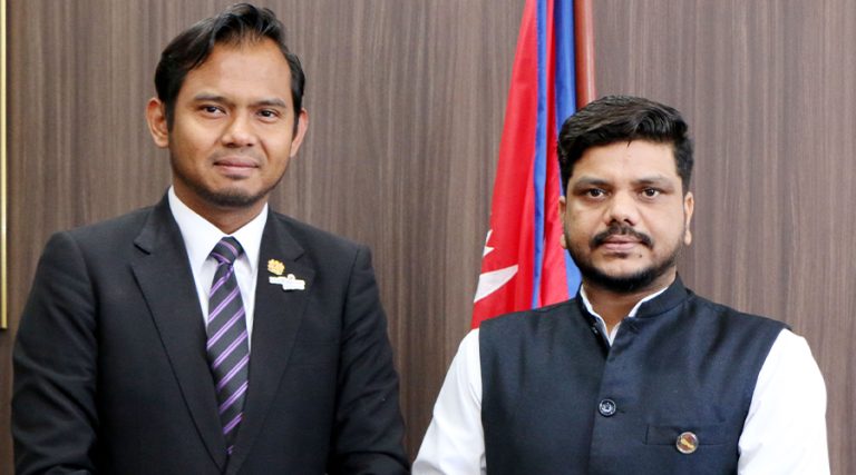मलेसियालाई श्रममन्त्री यादवको सन्देश– सीमित म्यानपावरको व्यवस्था स्वीकार्य छैन