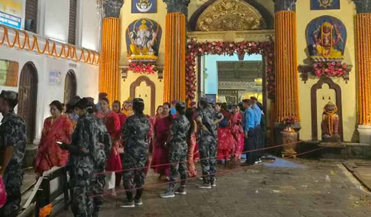 पशुपति क्षेत्रमा तीजको सुरक्षा व्यवस्था कडा, ७ बजेसम्म ९ हजारले गरे पशुपतिनाथको दर्शन