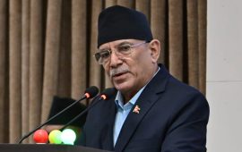 प्रचण्डको प्रश्न : प्रधानमन्त्री आउनुहुन्छ, कसैको अनुहार नहेरी जानुहुन्छ यो के तरिका हो ?