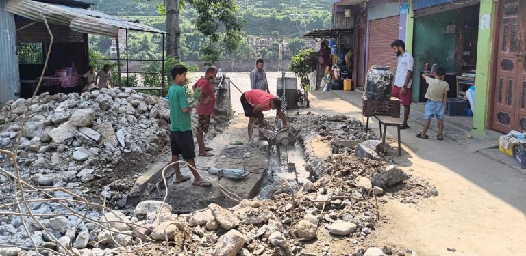 बाढी प्रभावित क्षेत्रमा १२ वटा झोलुङ्गे पुलको मर्मत सुरु