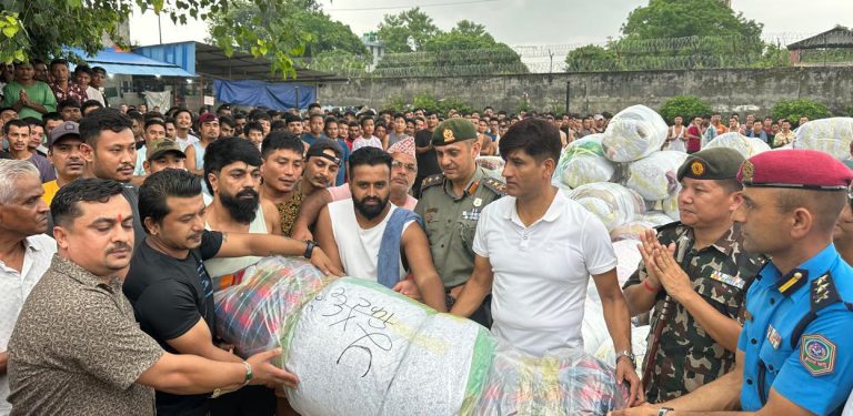 भोटेकोशी बाढी प्रभावितलाई कैदीबन्दीद्वारा सहयोग
