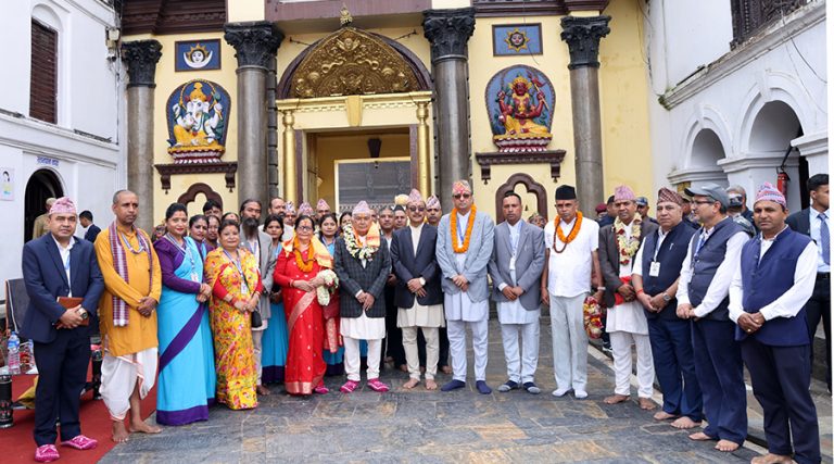 राष्ट्रपति पौडेलले गरे पशुपतिमा पूजा