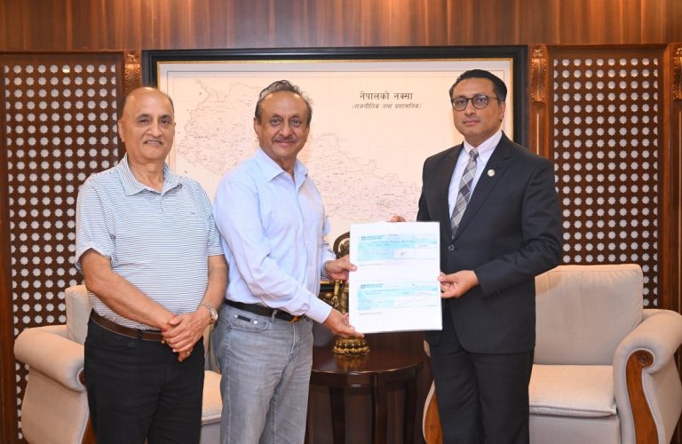 बाढीपीडितका लागि रिद्धिसिद्धि सिमेन्ट र सौर्य सिमेन्टको १ करोड १ लाख सहयोग