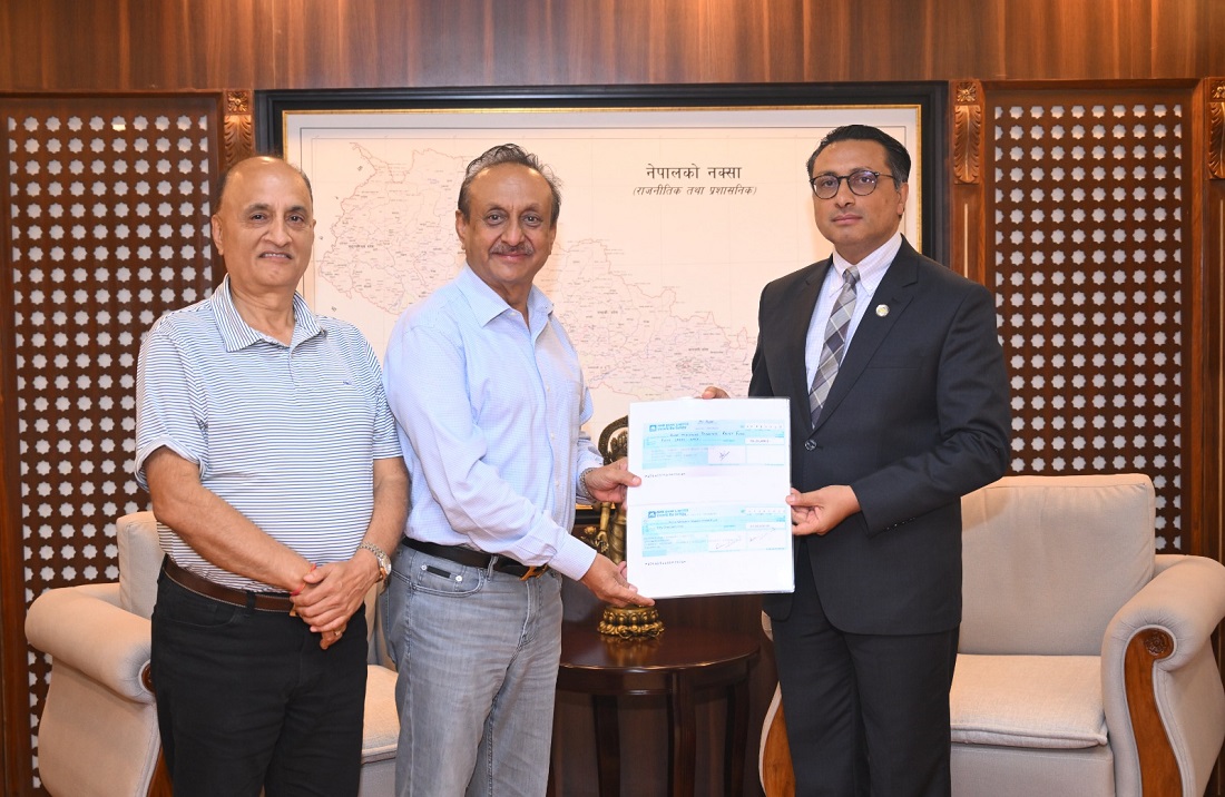 बाढीपीडितका लागि रिद्धिसिद्धि सिमेन्ट र सौर्य सिमेन्टको १ करोड १ लाख सहयोग