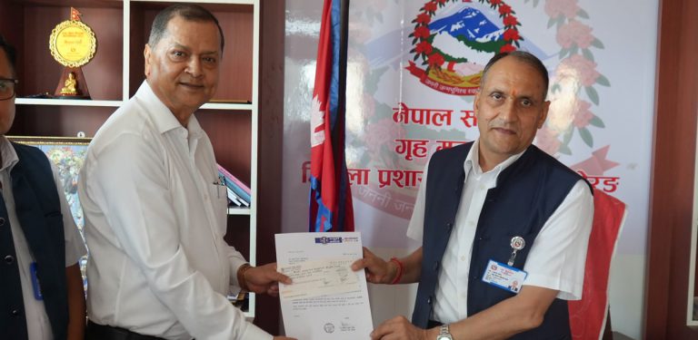 बाढी प्रभावितका लागि न्युरो अस्पतालद्वारा २१ लाख सहयोग