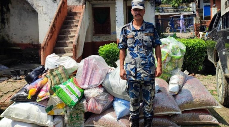 सिरहाबाट साढे  १६ लाख बराबरको अवैध सामान बरामद