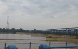 शारदा ब्यारेजमा पानीको बहावले खतराको तह नाघ्यो, ठूला सवारी चलाउन रोक
