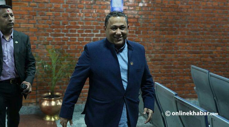 परराष्ट्रमन्त्री खनाल स्वदेश फर्किए (तस्वीरहरू)