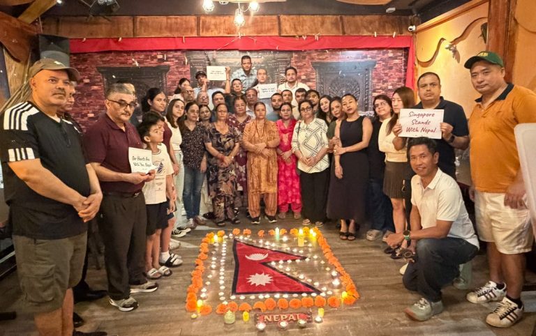 सिंगापुरका नेपाली समुदायबाट बाढीपीडितका लागि १७ लाख बढी सहयोग