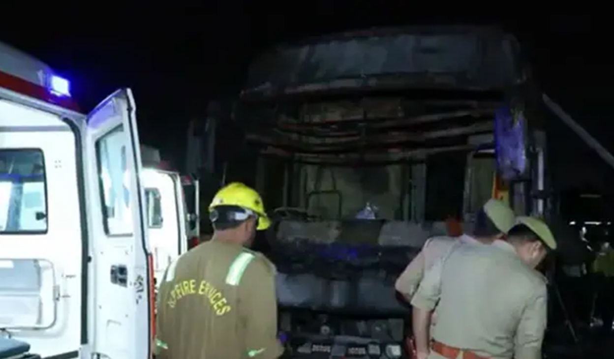 दिल्लीबाट बिहार आउँदै गरेको स्लिपर बसमा आगलागी, ९ जनाको मृत्यु