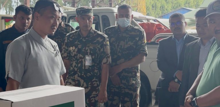 नाम्रुङका बाढी पीडितलाई राहत पठाइँदै