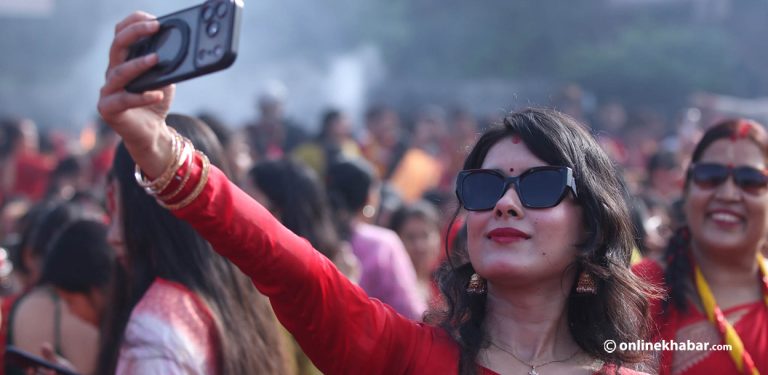 पशुपतिमा तीज सेल्फी (तस्वीरहरू)   