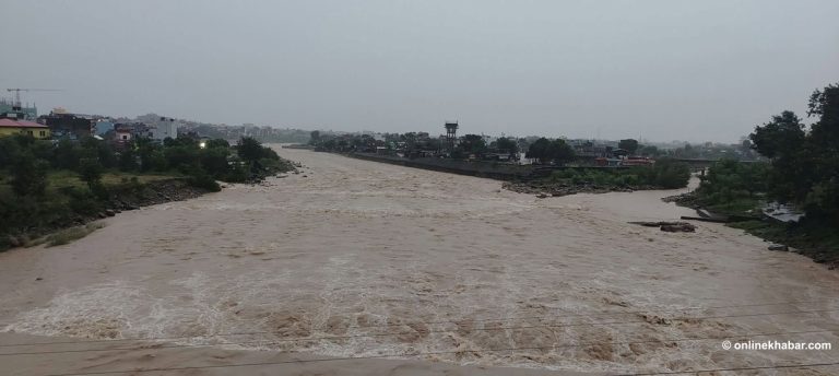 घट्न थाल्यो तिनाउ नदीको बहाव, खतरा तहभन्दा तलै