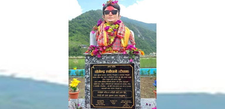 च्याकुटारमा जेनजी शहीद योगेन्द्रको शालिक निर्माण