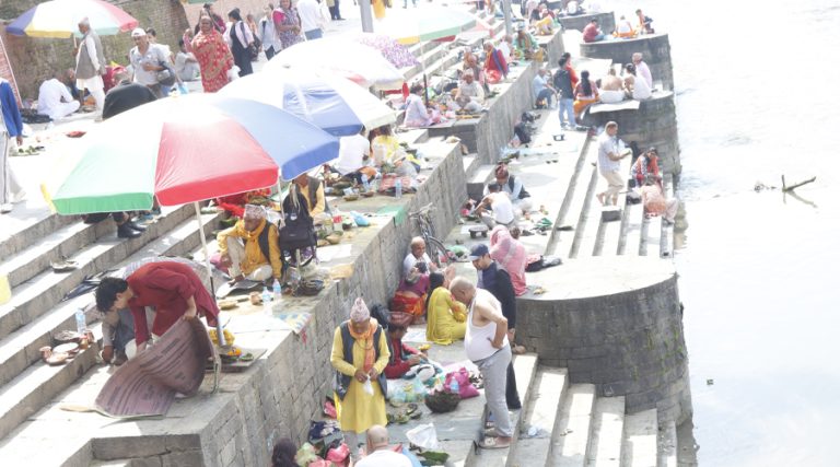सोह्र श्राद्धको अन्तिम दिन पशुपतिनाथमा चहलपहल