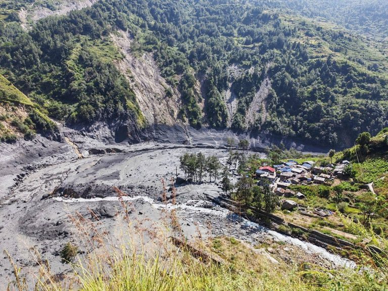 बुढीगण्डकी बाढीमा सबै पर्यटक सुरक्षित, पदमार्गमा ठूलो क्षति