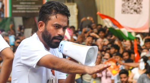 ककरोच पार्टीको प्रदर्शनमा दीपकेले सम्झिए गान्धीदेखि अम्बेडकरसम्म