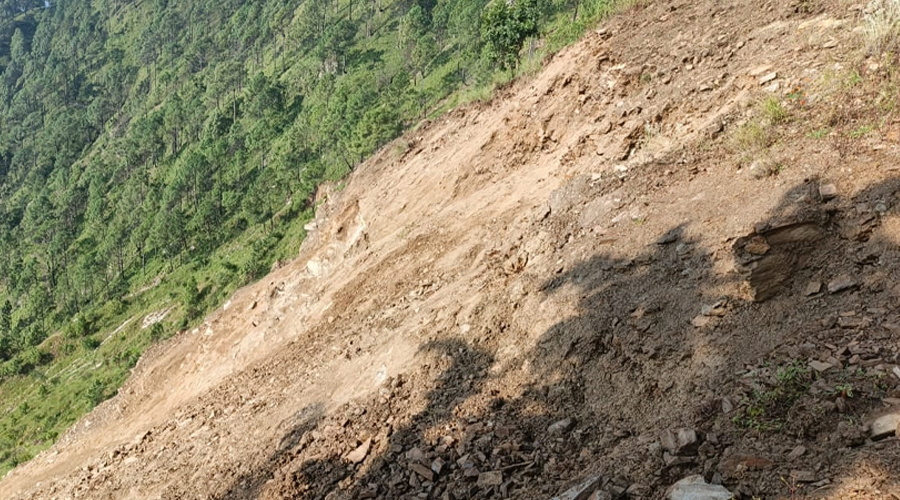 सुख्खा पहिरोको त्रासमा डोटीको भारिकोटबासी
