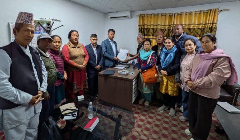 भूमि अधिकारसँग सम्बन्धित प्रतिनिधिहरूले भेटे संसदीय समितिका सभापति