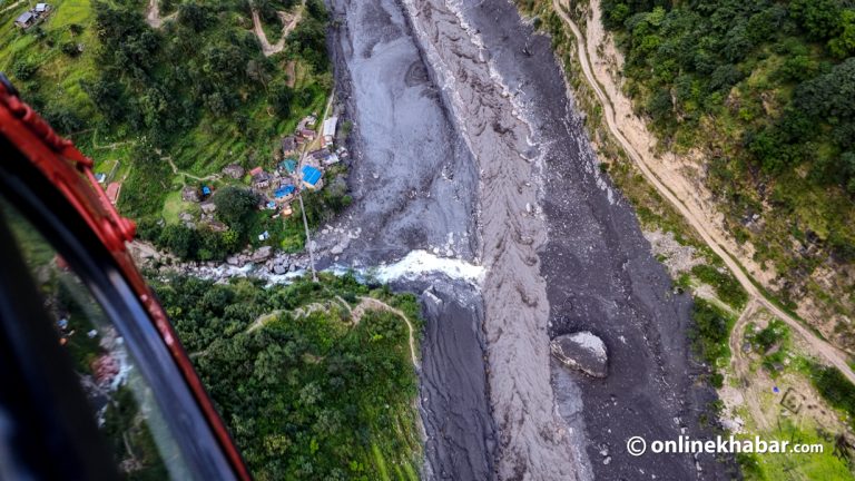 बुढीगण्डकी बाढीपछि अलपत्र १ हजार पर्यटक र सहयोगी उद्धार पर्खाइमा