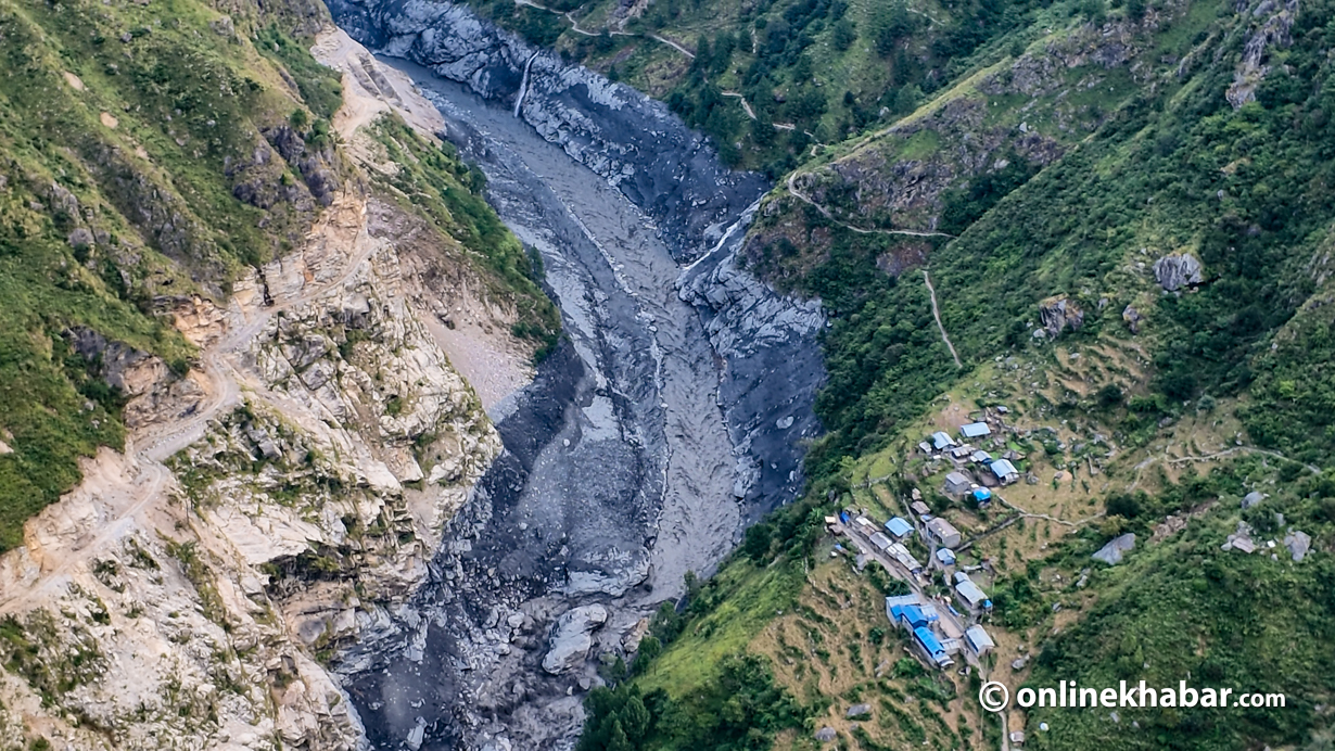 माथि कालो हिमाल छ, तल बूढीगण्डकी कालै बगिरहेछ
