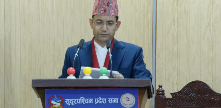 सुदूरपश्चिम सरकारले बल्ल ल्यायो बजेट, प्रदेश सभामा प्रस्तुत हुँदै