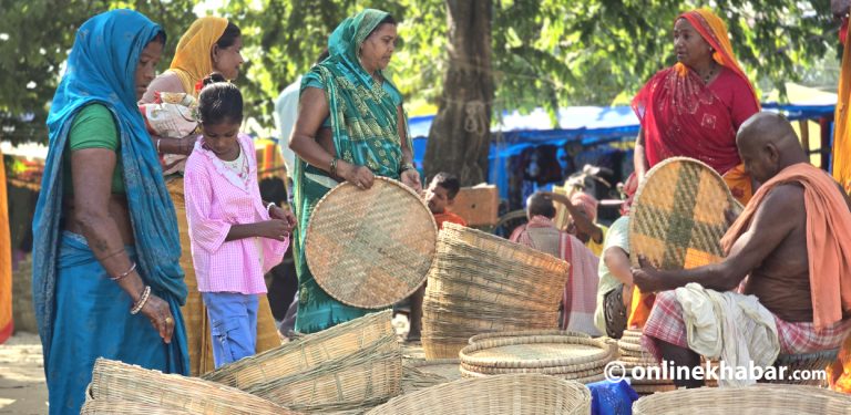 छठको तयारी : सिरहाका बजारमा बढ्यो चहलपहल (तस्वीरहरू)