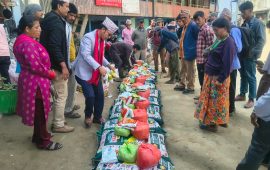 दशैंका लागि छथरका ८६ विपन्न परिवारलाई खाद्यान्न वितरण