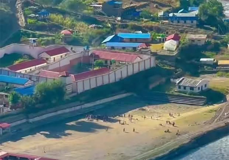 डोल्पा कारागारबाट ८ जना कैदी फरार