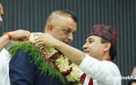 गगनको गलामा दुबोको माला (तस्वीरहरू)