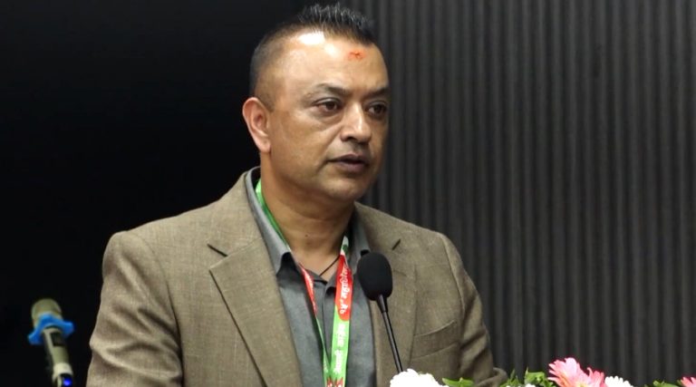 कांग्रेसले अब सोफामा बसेर ताली बजाउने परम्परागत शुभकामना आदानप्रदान कार्यक्रम नगर्ने