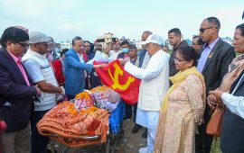 वामपन्थी नेता बस्नेतको पार्थिव शरीरमा ओलीले ओढाए पार्टीको झण्डा